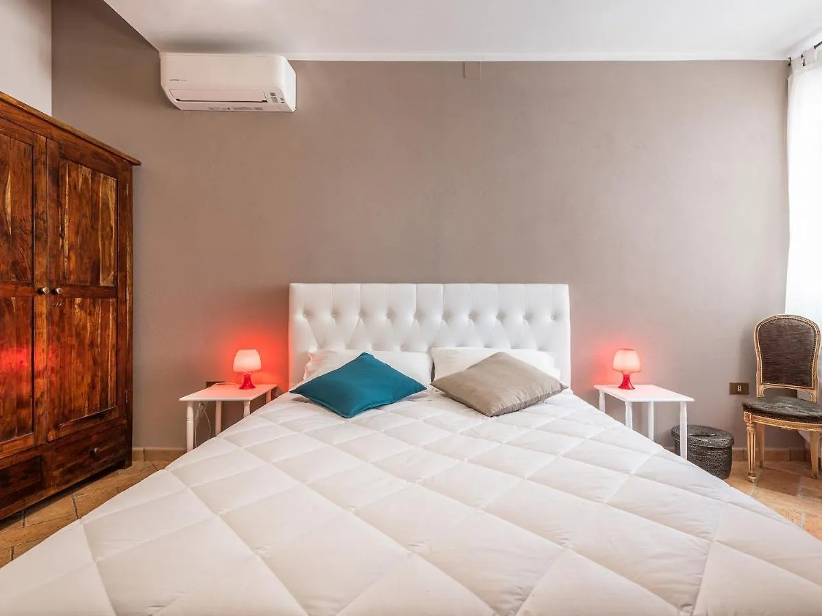 Konukevi La Torretta Domus Otel Quartu SantʼElena